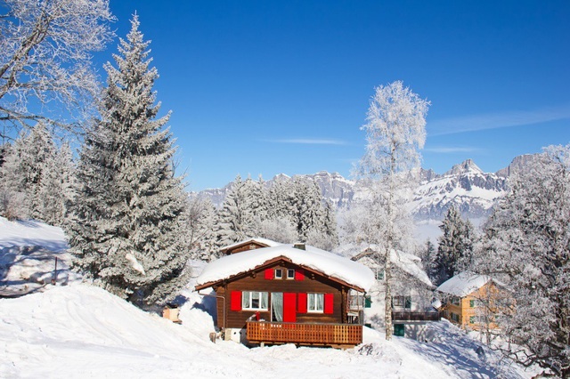 
Những ngôi nhà gỗ như cổ tích tên sườn núi Thuỵ Sĩ
