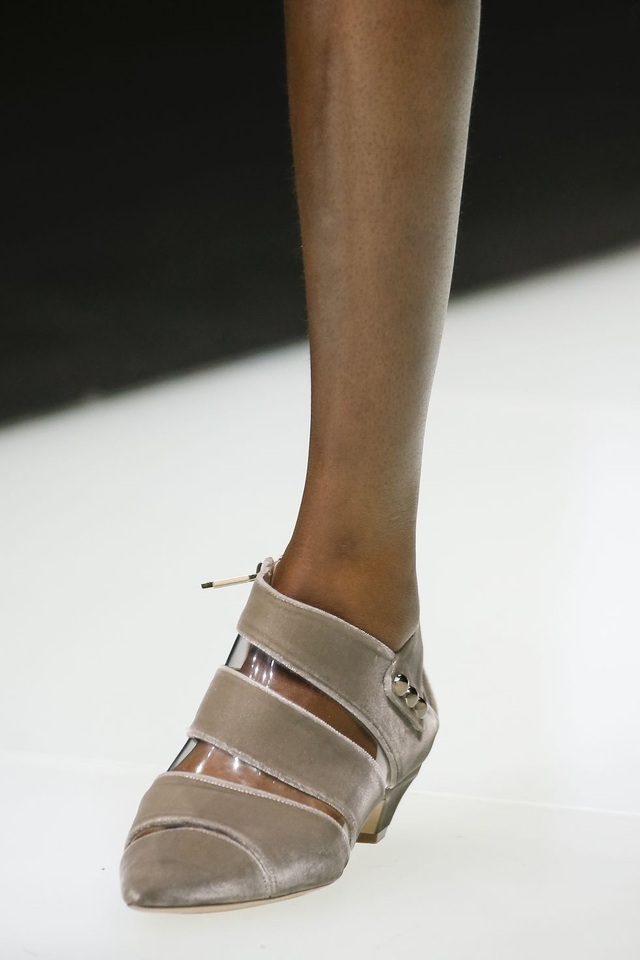 Những mẫu giày dép sành điệu tại tuần lễ thời trang Milan - 4
Giorgio Armani