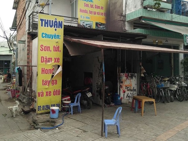 Xác định 2 nhóm đập phá, ném bom xăng đốt tiệm sơn xe máy - 1 Tiệm sơn xe máy xảy ra vụ việc