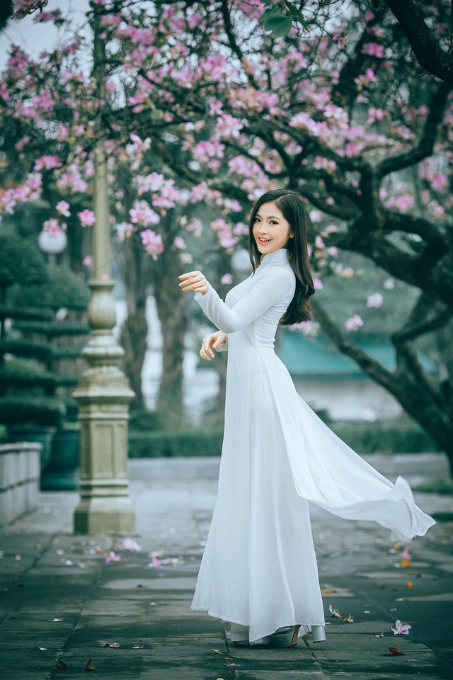 Nữ sinh Hà thành ngọt ngào bên sắc hoa ban - 6 Nữ sinh Hà thành ngọt ngào bên sắc hoa ban - 6