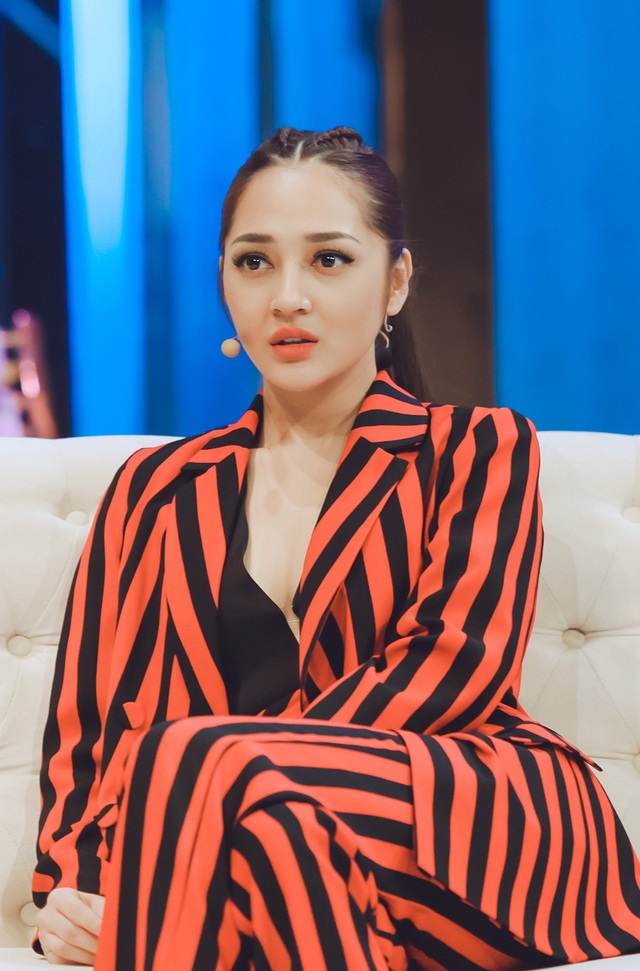 Bố mẹ ly dị vì người thứ 3 khiến Bảo Anh cẩn trọng hơn khi yêu - 2 Bảo Anh nói cô vốn là người yêu say đắm, điên dại, yêu như đập đầu vào tường, yêu khi không thể nào yêu được nữa thì ngưng.