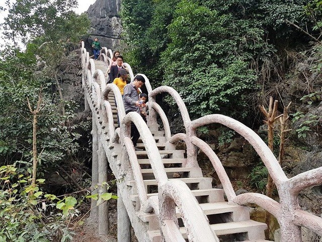 Công trình “khủng” trong di sản Tràng An: Con... khủng long chui lọt lỗ kim! - 3 Cả một vùng lõi di sản văn hóa và thiên nhiên thế giới bị xâm hại, phá vỡ nghiêm trọng vì lợi ích nhỏ của doanh nghiệp.