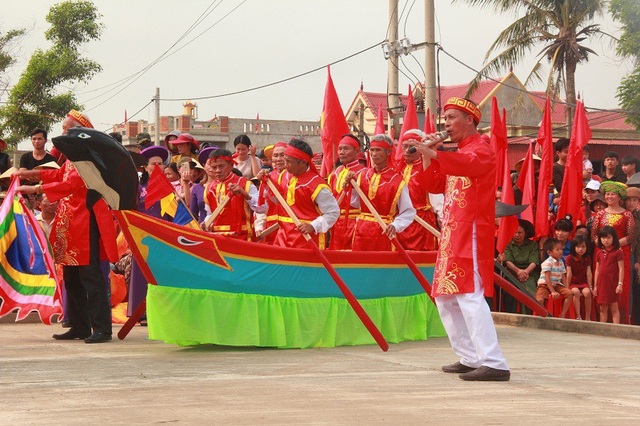 Quảng Bình: Độc đáo Lễ Cầu ngư của người dân làng biển - 8 Hò chèo cạn diễn ra tại Lễ Cầu ngư