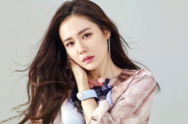 “Nữ hoàng phim bi” tâm sự chuyện đi về lẻ bóng ở tuổi “đầu 3” - 1 Nữ diễn viên Son Ye-jin