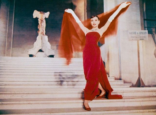 Audrey Hepburn và những bộ váy tuyệt đẹp của Givenchy - 12 Audrey Hepburn và những bộ váy tuyệt đẹp của Givenchy - 12