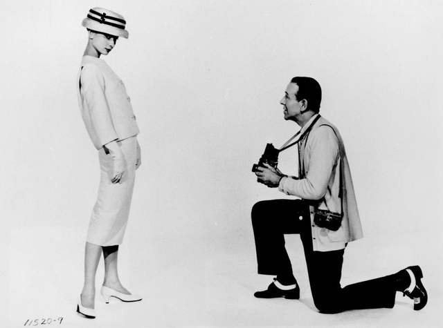 Audrey Hepburn và những bộ váy tuyệt đẹp của Givenchy - 13 Audrey Hepburn và những bộ váy tuyệt đẹp của Givenchy - 13