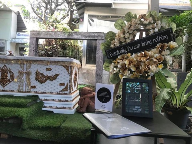 Quán café kỳ quặc mang chủ đề... tang lễ - 1 Quán cafe mang chủ đề tang lễ ở Bangkok