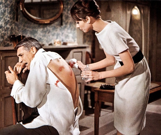 Audrey Hepburn và những bộ váy tuyệt đẹp của Givenchy - 14 Audrey Hepburn và những bộ váy tuyệt đẹp của Givenchy - 14