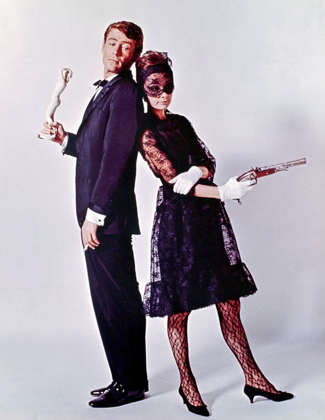 Audrey Hepburn và những bộ váy tuyệt đẹp của Givenchy - 20
Audrey bí ẩn trong phim How to Steal a Million, 1966