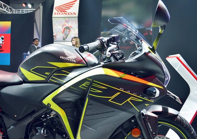 Honda CBR 250R phối màu cam đen của biker Hà Nội