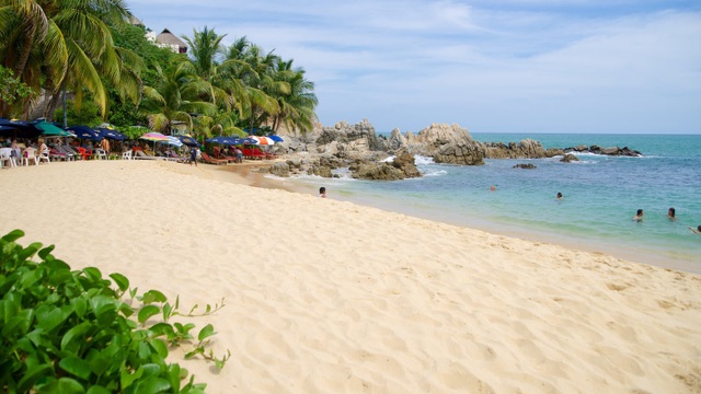 Sốc trước cảnh va chạm dù lượn trên không khiến du khách rơi xuống đất tử vong - 2 Puerto Escondido, thành phố biển đẹp tuyệt của Mexico