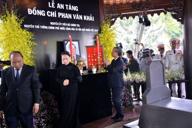 Nguyên Thủ tướng Phan Văn Khải được an táng bên mộ người vợ quá cố - 3 Nguyên Thủ tướng Phan Văn Khải được an táng bên mộ người vợ quá cố - 3