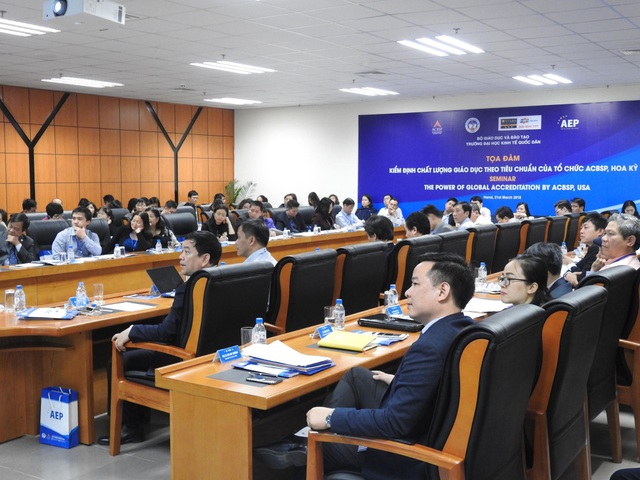 6 tiêu chuẩn “vàng” của kiểm định giáo dục quốc tế - 1 Các đại biểu tại buổi tọa đàm
