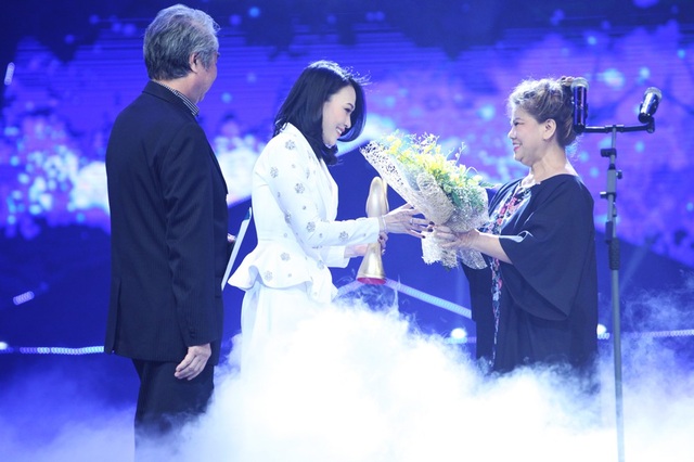 Mỹ Tâm giành cú đúp Ca sĩ của năm và Album của năm - 8 Mỹ Tâm giành cú đúp Ca sĩ của năm và Album của năm - 8