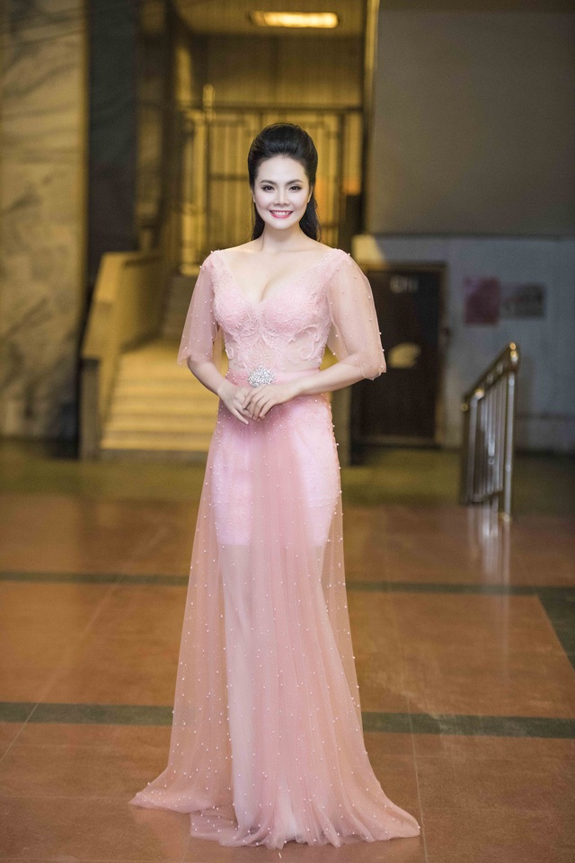 Lương Nguyệt Anh, Huyền My, Lã Thanh Huyền.. gợi cảm trên thảm đỏ - 3 Lương Nguyệt Anh, Huyền My, Lã Thanh Huyền.. gợi cảm trên thảm đỏ - 3