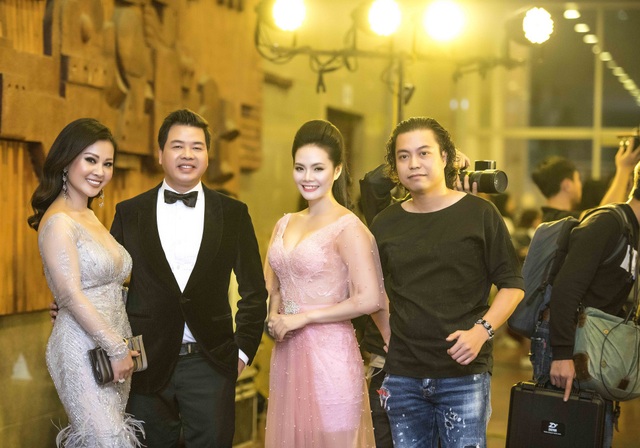 Lương Nguyệt Anh, Huyền My, Lã Thanh Huyền.. gợi cảm trên thảm đỏ - 5 Vợ chồng nghệ sĩ Đăng Dương, Lương Nguyệt Anh và đạo diễn Hoàng Trọng Thanh.