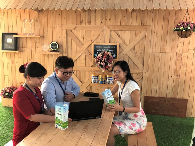 Vinamilk vươn lên dẫn đầu top 100 nơi làm việc tốt nhất Việt Nam 2017 - 3 Nhân viên Vinamilk luôn được làm việc trong không gian văn phòng mở, kích thích sáng tạo.