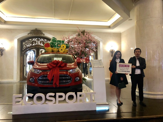 Lộ diện chủ nhân của các giải thưởng trị giá hơn 1,4 tỷ đồng của Tràng Tiền Plaza - 2 ChịTrần Quỳnh Hoa, chủ nhân của giải thưởng đặc biệt: Xe oto Ford Eco Sport Titanium 1.5 AT trị giá 658.000.000 VNĐ