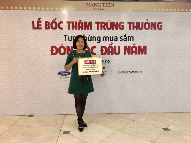 Lộ diện chủ nhân của các giải thưởng trị giá hơn 1,4 tỷ đồng của Tràng Tiền Plaza - 5 Lộ diện chủ nhân của các giải thưởng trị giá hơn 1,4 tỷ đồng của Tràng Tiền Plaza - 5