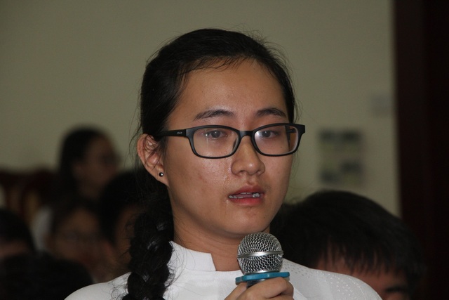 Đề nghị ổn định tâm lý nữ sinh lên tiếng về cô giáo lên lớp không giảng bài - 1 Em Phạm Song Toàn phản ánh về việc cô giáo lên lớp không giảng bài trong buổi đối thoại với lãnh đạo Sở GD-ĐT TPHCM