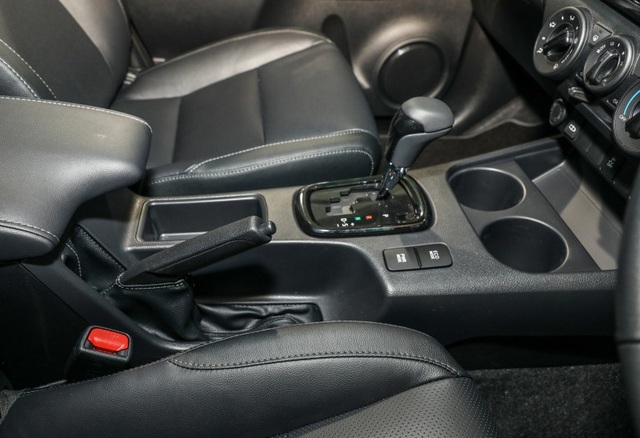 Toyota Hilux ra mắt phiên bản mới - 10 Toyota Hilux ra mắt phiên bản mới - 10