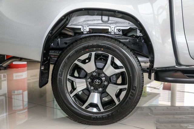 Toyota Hilux ra mắt phiên bản mới - 6 Toyota Hilux ra mắt phiên bản mới - 6
