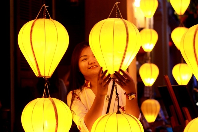 6 góc sống ảo “nghìn like” không tốn một xu ở Hội An - 4 Đèn lồng gần như là biểu tượng của thành phố