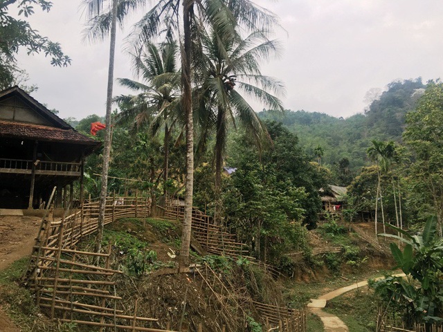 Hơn 50 hộ dân sống “lay lắt” bên công trình thủy điện nghìn tỷ - 3 Tuy nhiên, sau nhiều năm, đến nay dự án tái định cư vẫn chưa bàn giao đất cho các hộ dân xây nhà mới
