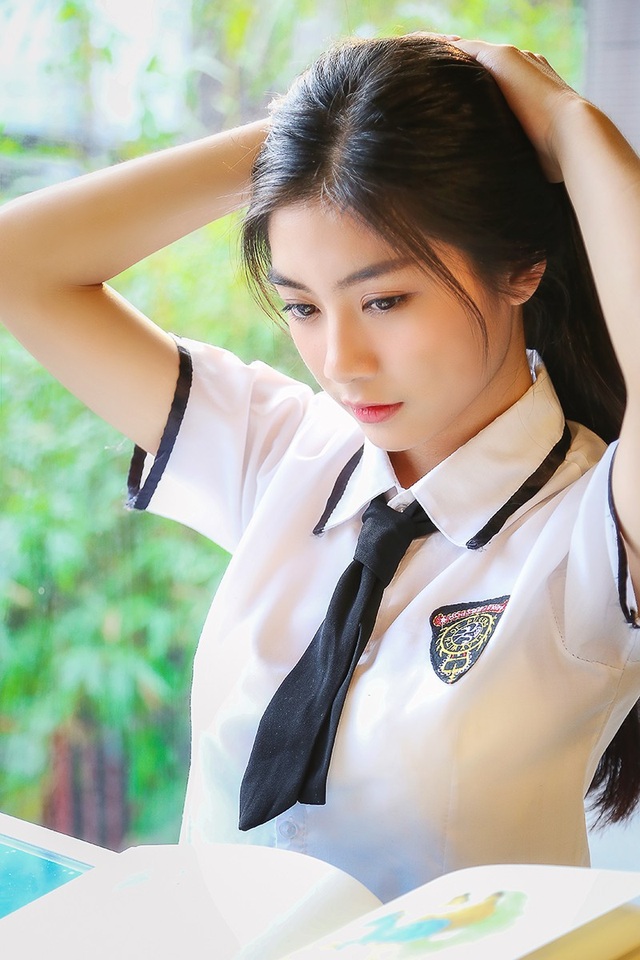 Miss Teen Nam Phương đẹp rạng ngời trong bộ ảnh nữ sinh - 5 Ánh mắt trong veo thu hút người xem, bộ ảnh này nhận được rất nhiều sự yêu thích, và với Nam Phương đây cũng chính là khoảnh khắc lưu giữ thanh xuân tươi đẹp.