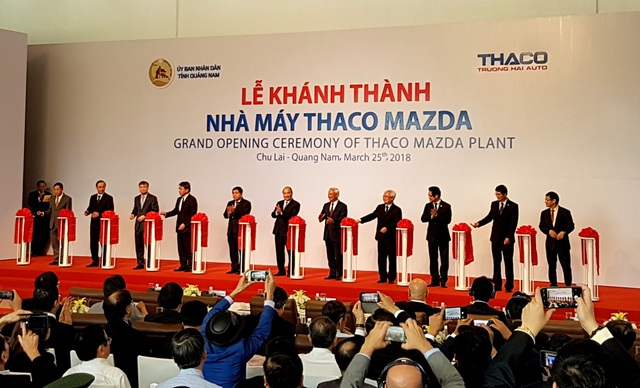 “Không phân biệt ô tô nhập khẩu hay lắp ráp trong nước” - 2 Thủ tướng cùng lãnh đạo Bộ, ngành, trung ương và địa phương cắt băng khánh thành nhà máy ô tô Thaco Mazda