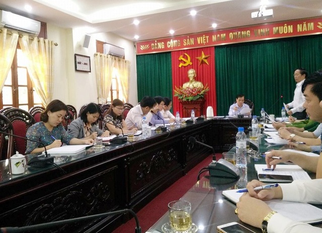 Lập phương án tháo dỡ công trình “khủng” xâm hại di sản thế giới Tràng An - 1 Chính quyền huyện Hoa Lư (Ninh Bình) họp lên phương án tháo dỡ, cưỡng chế công trình khủng xây dựng trái phép trong vùng lõi di sản thế giới Tràng An.