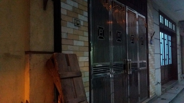 Hà Nội: Người vợ trẻ nghi bị chồng "cũ" tạt axit trước mặt con gái 8 tuổi - 3 Ngôi nhà, nơi xảy ra sự việc đau lòng.