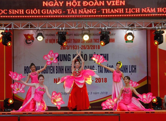 Nữ sinh ước mơ thành ca sĩ giành giải Nhất "Học sinh thanh lịch" THPT Nguyễn Bỉnh Khiêm - 5 Phần thi năng khiếu của thí sinh với tiết mục múa đặc sắc