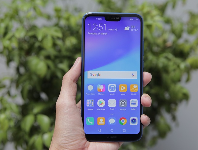 Thị trường di động tầm trung lên ngôi, hàng cao cấp "ế ẩm" - 2 Các mẫu tầm trung đang bán tốt tại Việt Nam