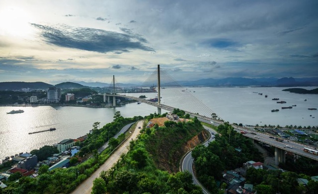 Bất động sản nghỉ dưỡng Hạ Long - cơ hội dành cho sự khác biệt - 1 Thành phố Hạ Long thay da đổi thịt