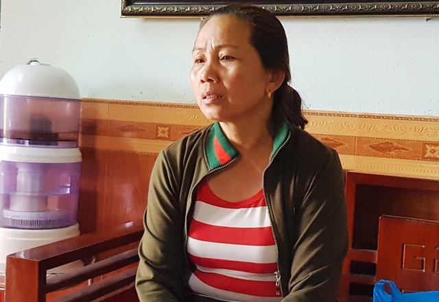 Đang thụ án về tội giết người vẫn về nhà đi làm thợ xây! - 3 Bà Huyền vợ nạn nhân Hoa bức xúc trình bày sự việc với PV.