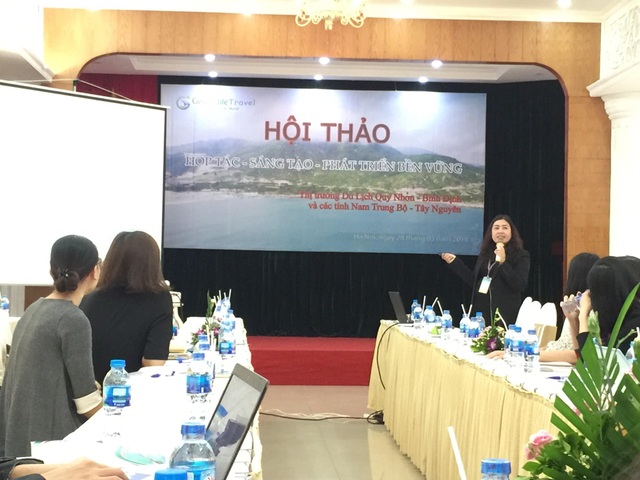 Hè này, tìm cách mua vé máy bay giá rẻ đi Quy Nhơn – Bình Định - 1 Bà Nguyễn Thị Xuân Lan, Phó Chủ tịch Hiệp hội Du lịch Bình Định, đồng thời là người sáng lập điều hành GoldenLiffe Travel tại buổi hội thảo