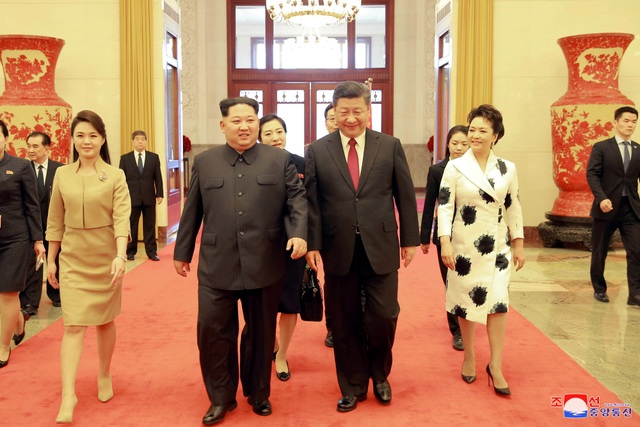 Ấn tượng chuyến thăm kín đến phút chót của ông Kim Jong-un tới Trung Quốc - 5 Chuyến thăm của ông Kim Jong-un được xem là bất ngờ lớn do truyền thông Triều Tiên và Trung Quốc không công bố bất kỳ thông tin chính thức nào cho tới khi ông Kim Jong-un về nước.
