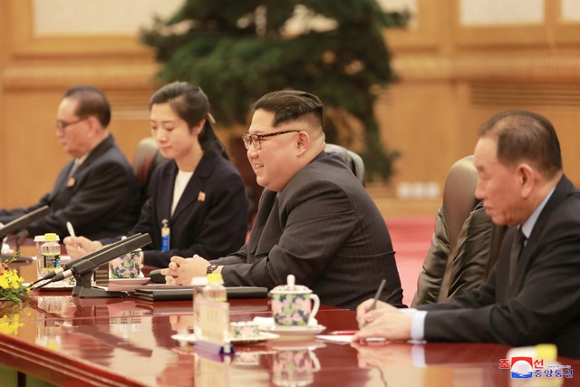 Ấn tượng chuyến thăm kín đến phút chót của ông Kim Jong-un tới Trung Quốc - 9 Tân Hoa Xã đưa tin ông Kim Jong-un khẳng định cam kết phi hạt nhân hóa bán đảo Triều Tiên nếu Mỹ và Hàn Quốc thể hiện thiện chí.