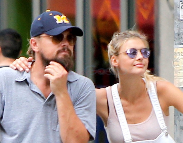 Leonardo DiCaprio ra phố cùng gái trẻ - 5
Leonardo DiCaprio cũng từng hẹn hò người mẫu của tạp chí Sports Illustrated - Kelly Rohrbach