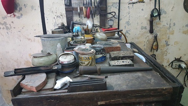 Chiếc bát vàng thương gia buôn vải tặng con gái dịp sinh nhật - 2 Chiếc bát vàng thương gia buôn vải tặng con gái dịp sinh nhật - 2