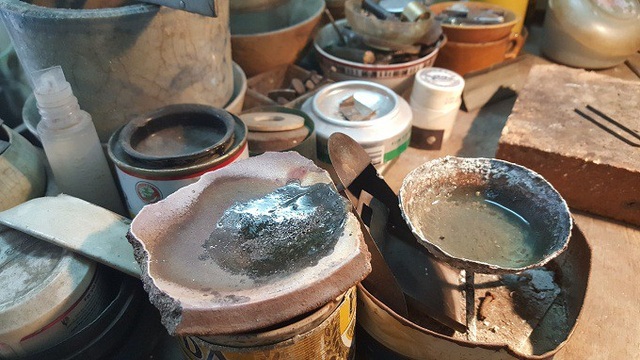 Chiếc bát vàng thương gia buôn vải tặng con gái dịp sinh nhật - 4 Chiếc bát vàng thương gia buôn vải tặng con gái dịp sinh nhật - 4