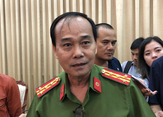 Chủ đầu tư chung cư Carina lấy lý do nhập viện... từ chối làm việc với cơ quan điều tra - 1 Đại tá Nguyễn Minh Thông chia sẻ thông tin với báo chí