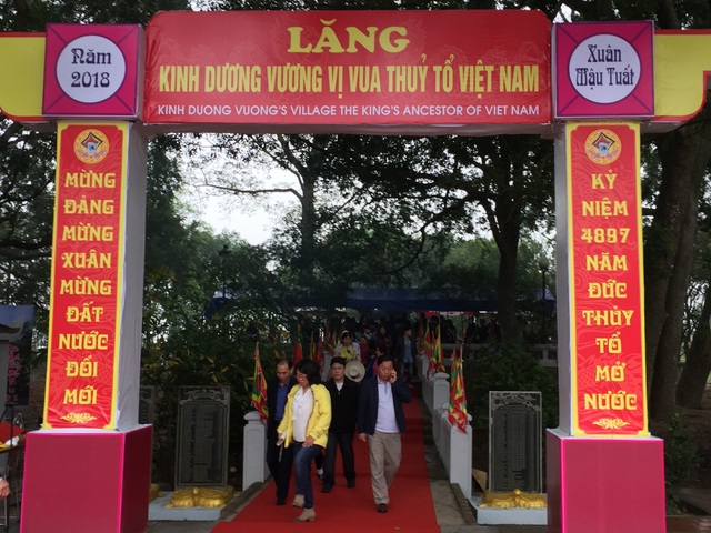 Khai hội Kinh Dương Vương đức Vua Thủy tổ Việt Nam khai sinh mở nước - 7 Cổng vào lăng Kinh Dương Vương