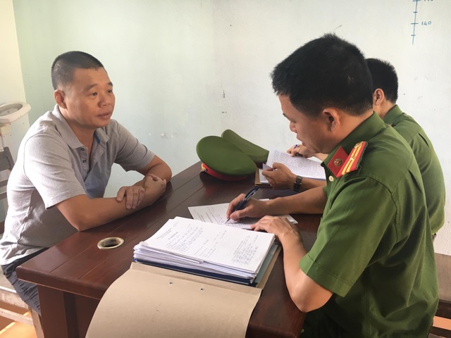 Đề nghị truy tố nguyên Giám đốc doanh nghiệp phá 49ha rừng - 1 Ông Vĩnh tại cơ quan công an (ảnh CQĐT)