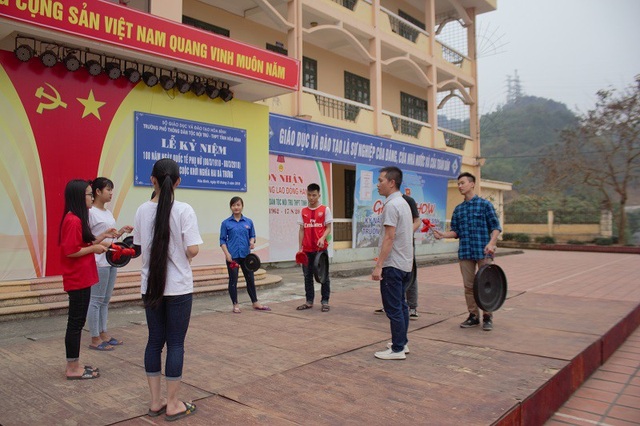 Người thầy đưa cồng chiêng của dân tộc Mường ở Hòa Bình vào trường học - 2 Người thầy đưa cồng chiêng của dân tộc Mường ở Hòa Bình vào trường học - 2