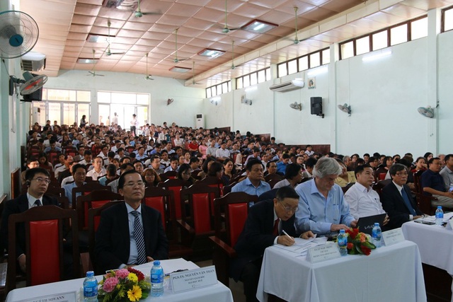 Mở rộng mô hình chăm sóc sức khỏe ban đầu theo nguyên lý y học gia đình - 1 Hàng trăm cán bộ trường ĐH Y Dược Huế cùng đội ngũ y – bác sĩ tại các tỉnh thành cũng như địa phương đã tham dự buổi hội thảo quốc tế