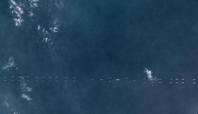 Trung Quốc giấu thông tin tàu Liêu Ninh ở biển Đông - 1
Hình ảnh vệ tinh của Planet Labs Inc cho thấy nhóm tàu sân bay Trung Quốc tập trận ở ngoài khơi đảo Hải Nam. Ảnh: Reuters