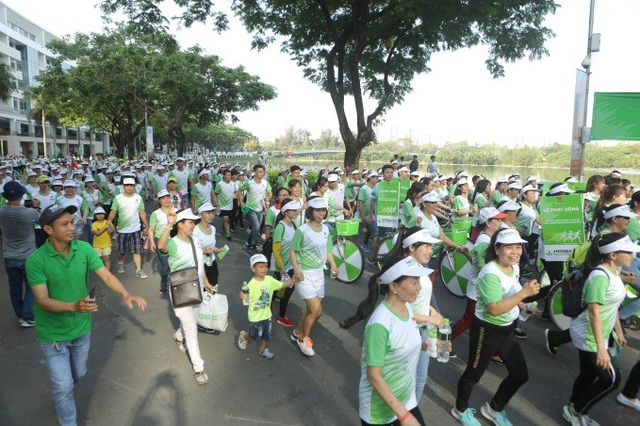 Hơn 10.000 thành viên và nhân viên Herbalife tham gia chạy vì sức khỏe toàn dân - 5 Các đường chạy đầy màu xanh -, màu đặc trưng của Herbalife Việt Nam