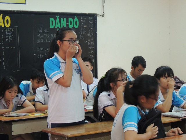 “Cô giáo gần 4 tháng lên lớp không giảng bài” vừa đối thoại với học trò - 3
Em Phạm Song Toàn phát biểu trong buổi nói gặp gỡ tại lớp với cô giáo dạy Toán nhiều tháng không nói, không giảng bài.